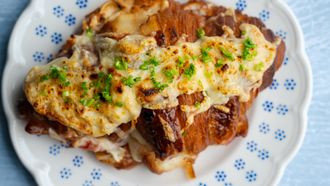 croque monsieur-croissant