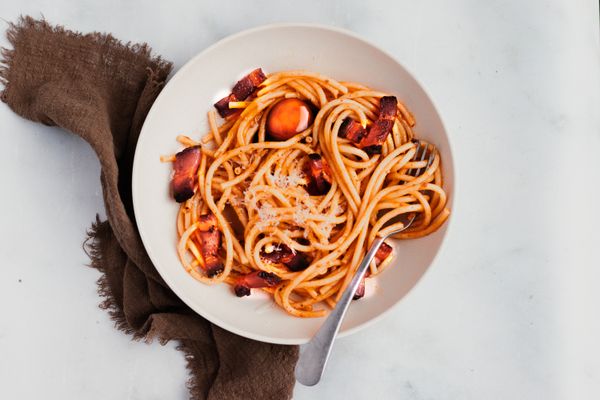 Chili crisp carbonara recept met buccatini