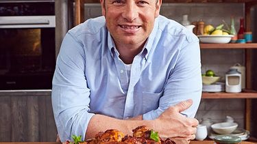 naaimachine Omkleden Overvloed Zo maakt Jamie Oliver kip uit de oven met harissa - Culy