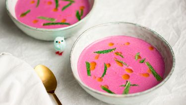 Roze ajo blanco soep voor Pasen