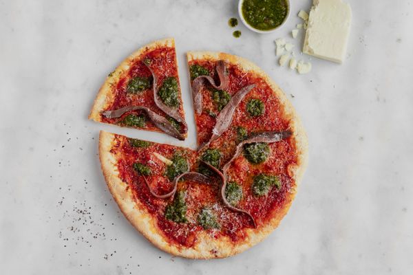 Pizza met ansjovis en chimichurri