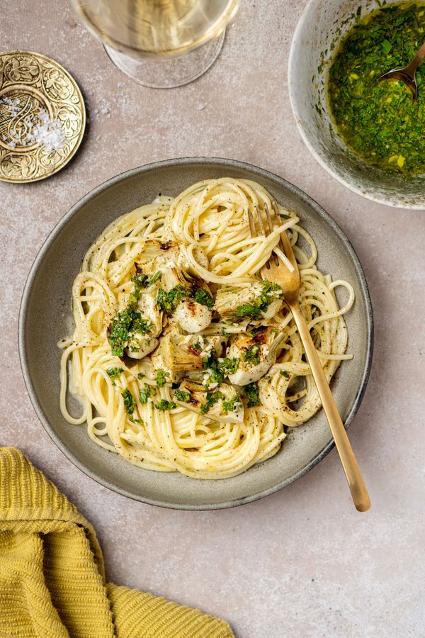 Spaghetti met gegrilde artisjokken en gremolata