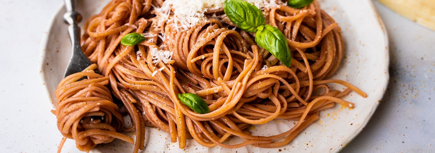 “Dronken” spaghetti met rode wijn is de nieuwe pasta pesto!