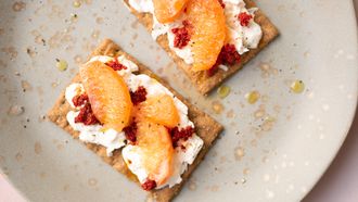 Crackers met burrata