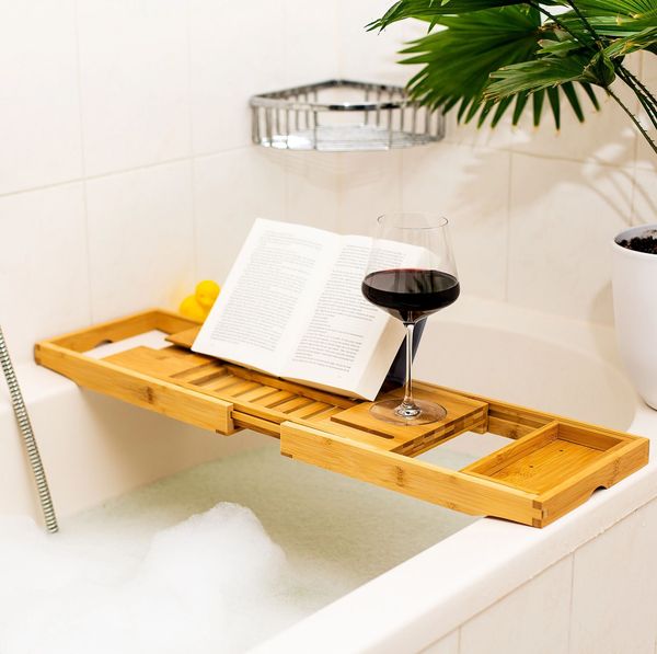 Extendable bath shelf as an example of Foodie gifts under €25