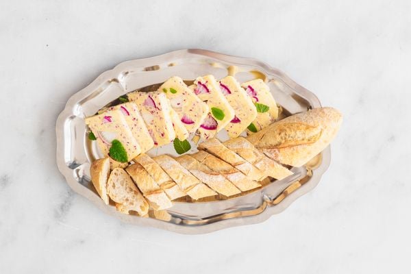 Boterterrine met radijs voor bij de borrelplank | boter met radijs