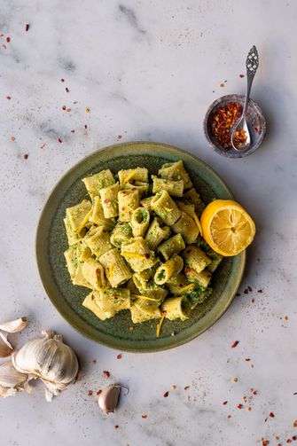 pasta met broccoli, citroen en chili