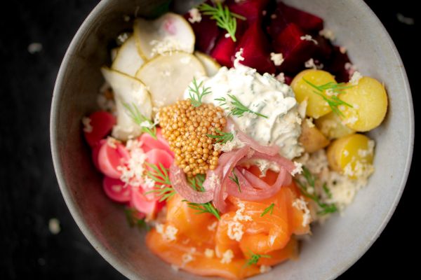 Poke bowl met gerookte zalm