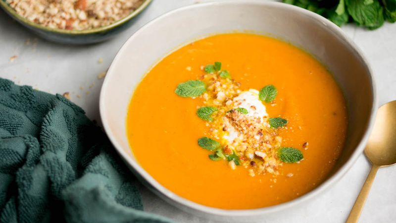 Wortelsoep met munt en dukkah