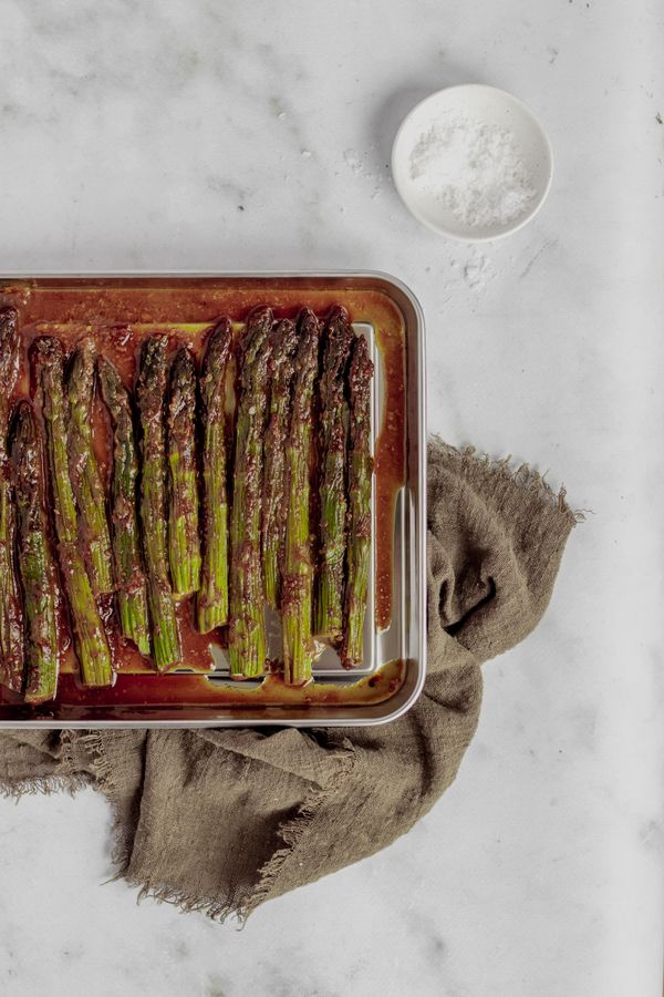 Geroosterde groene asperges