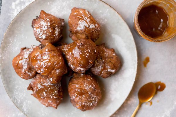 chocolate chip oliebollen met salted caramel