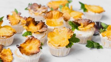 Ananascupcakes ananasbloemen kokoscupcakes cupcakes met ananas