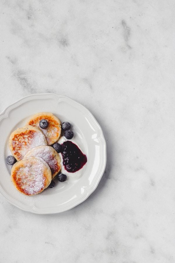 Syrniki | cottage cheese pancakes | cottage cheese pannenkoeken