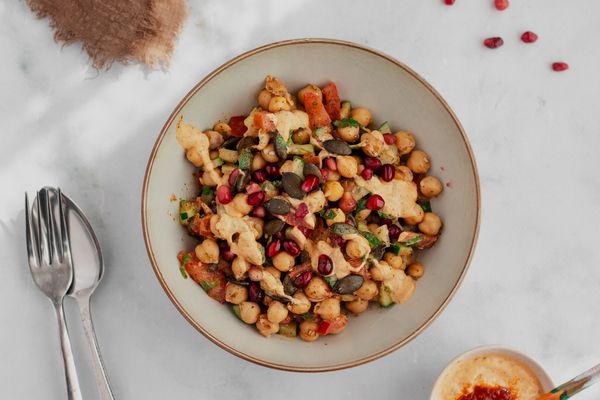 Lekkere kikkererwtensalade met harissadressing