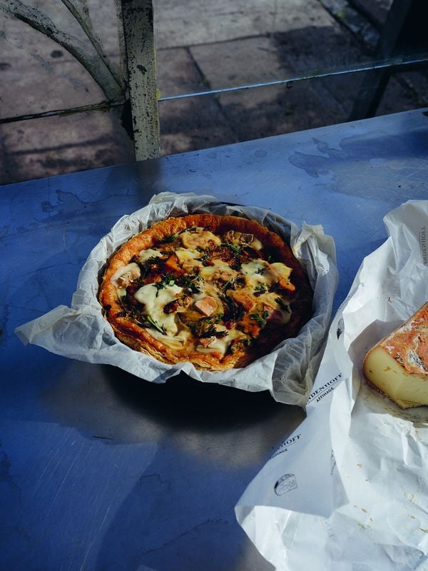 Hartige taart met zoete aardappel, prei & taleggio De Kas At Home