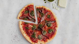 Pizza met ansjovis en chimichurri