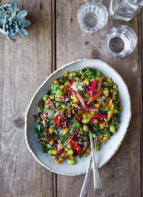 Afbeelding van vegan regenboogsalade voor gerechten die je warm en koud kunt eten