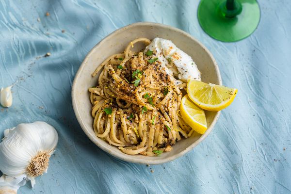 pasta met auberginesaus en walnoten