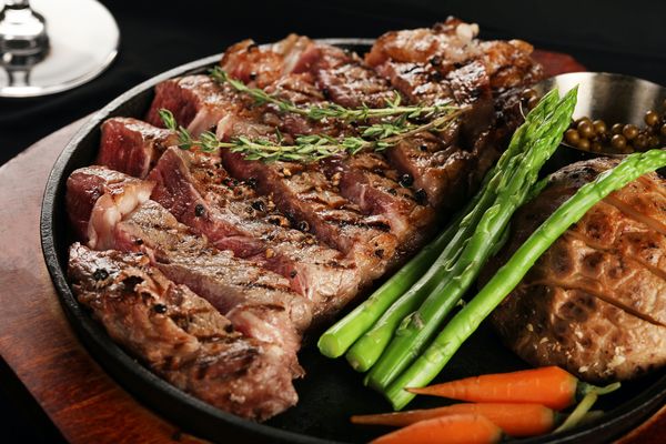 steak op tomaten serveren stock unsplas