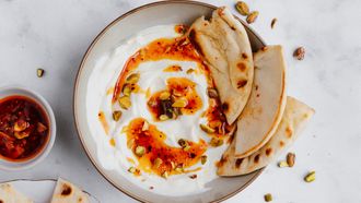 Fetadip met yoghurt en knoflookhoning | opgeklopte feta