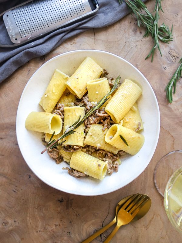 rigatoni met gehakt en rozemarijn