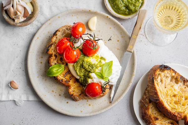 fett'unta met burrata en kerstomaten