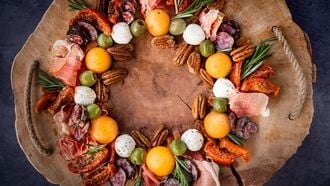 antipasti borrelplank kerstkrans