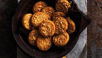 kaaskoekjes manchegokoekjes met tijm