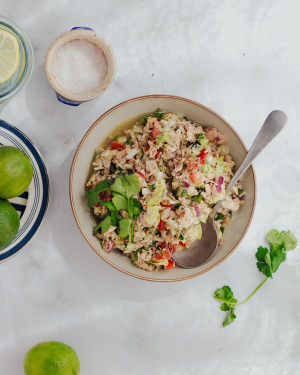 Low-budget aguachile met tonijn uit blik