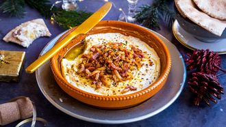 gebakken ricotta met spekjes en honing