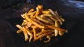 knapperige friet met zout en kruiden