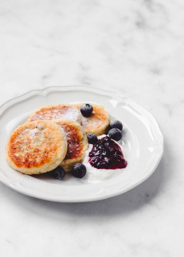 Syrniki | cottage cheese pancakes | cottage cheese pannenkoeken