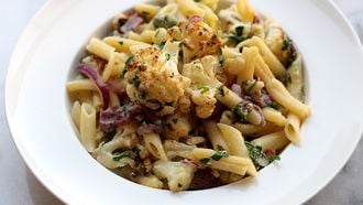vegetarische pasta met bloemkool