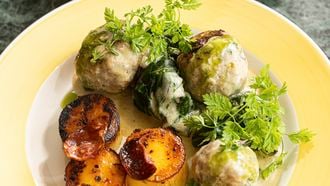 Kalfsgehatkballetjes met pomme fondant en spinazie van Wim Ballieu
