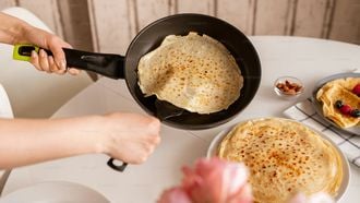 Anti-aanbakpan met pannenkoek