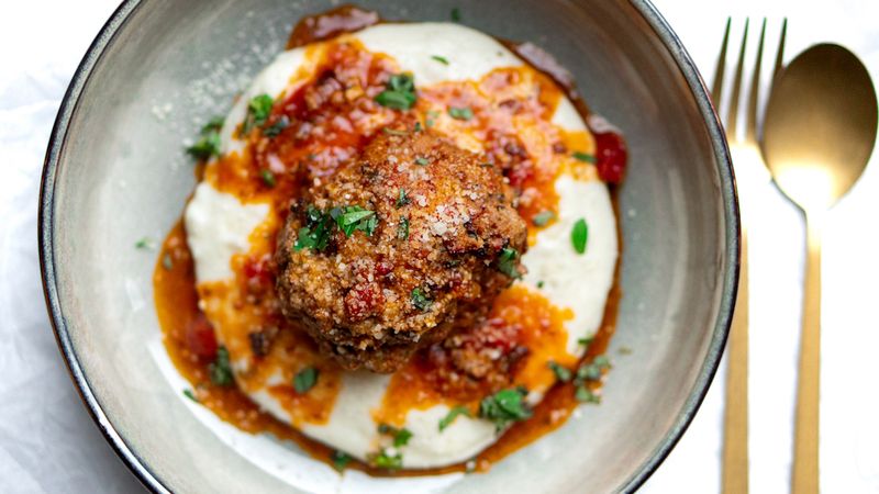 Gehaktballen met polenta en tomatensaus