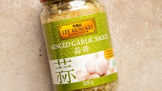 Pot met gehakte knoflook / minced garlic sauce