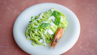 Pasta met garnalen en basilicum