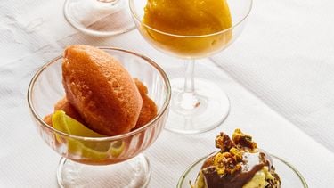 Gebakken-bananenijs met fudge