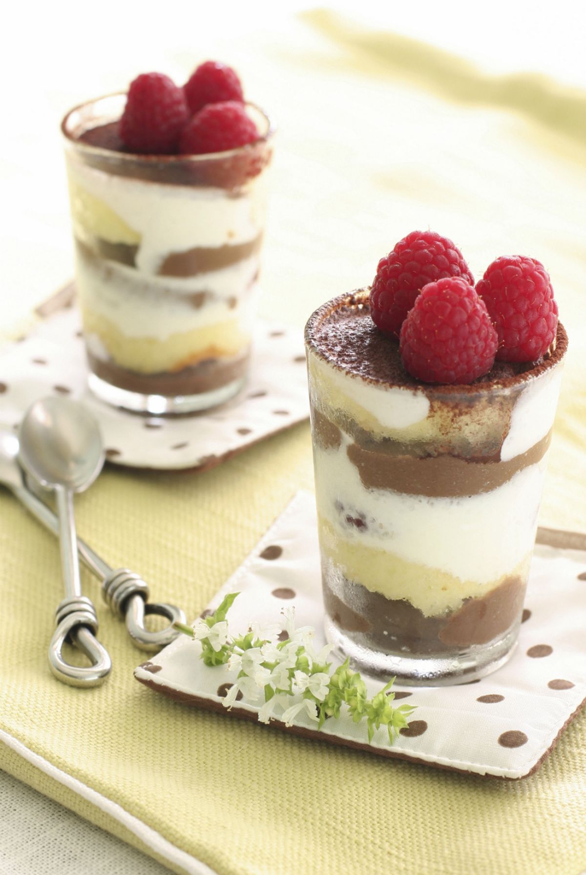 Чизкейк трайфл в стаканчике. Десерты которые простые. Десерты которые простые. Десерты которые простые. Парфе из маскарпоне.
