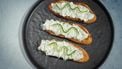 crostini met whipped feta / tzatziki