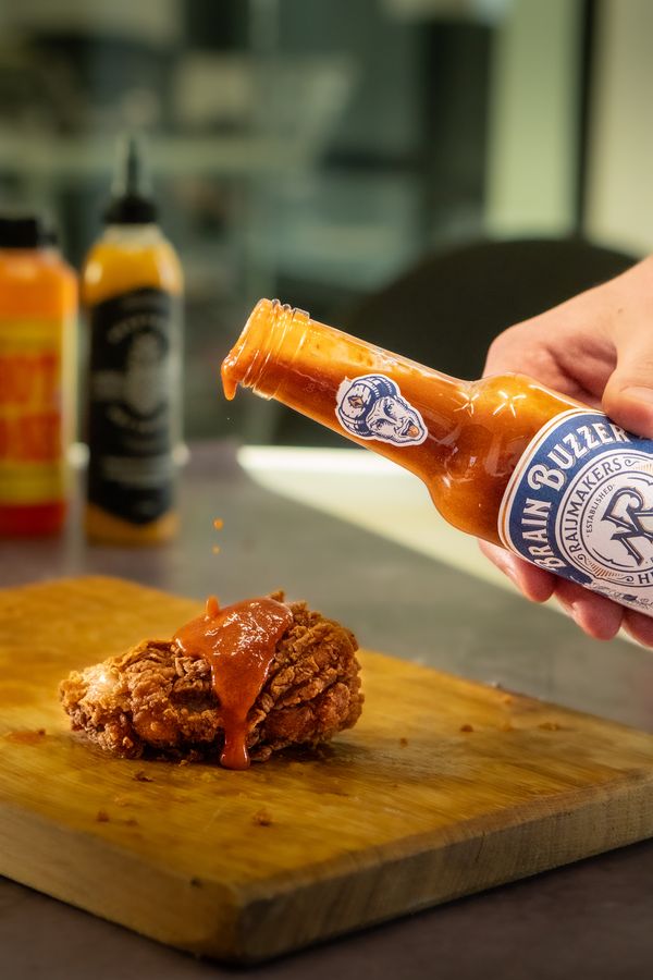 Fried chicken met hot sauce