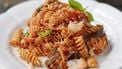 Een fantastische pasta met aubergine, tomaat & ricotta van Jamie Oliver