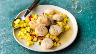 coquilles met ananassalsa