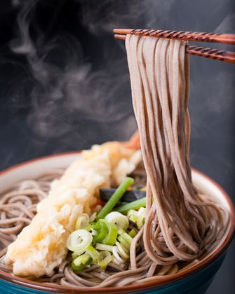 Soba noodles met tempura