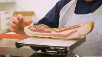 Hoe wordt bacon gemaakt?
