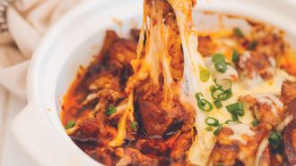 Vurige kip met kaas uit Klein Korea