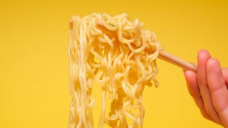 instant noodles in melk gekookt