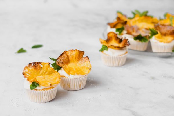 Ananascupcakes ananasbloemen kokoscupcakes cupcakes met ananas