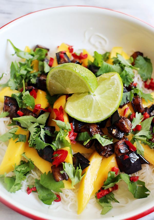 Mihoen recept: salade met mihoen, mango en aubergine